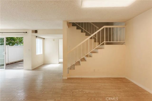 19111 Hamlin, Reseda, CA 91335
