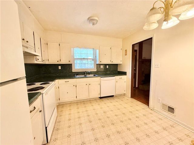 120 Wilhelmina Drive, Ellenwood, GA 30294