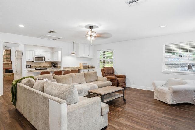 105 Grass Knoll Drive, Hideaway, TX 75771