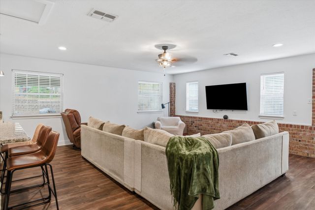 105 Grass Knoll Drive, Hideaway, TX 75771