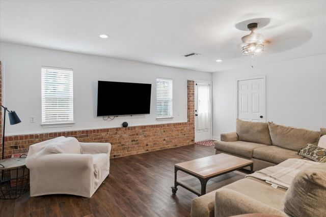 105 Grass Knoll Drive, Hideaway, TX 75771