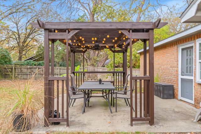 105 Grass Knoll Drive, Hideaway, TX 75771