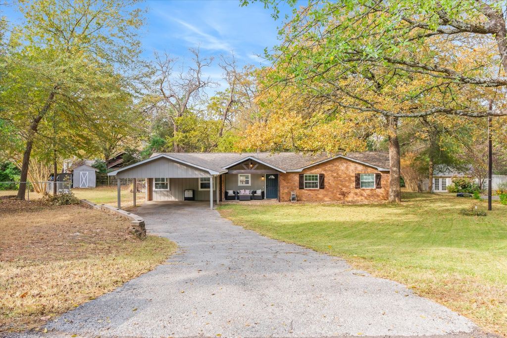 105 Grass Knoll Drive, Hideaway, TX 75771