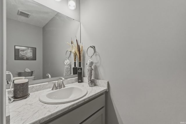 14490 Verona Lakes Passage, Fort Wayne, IN 46814