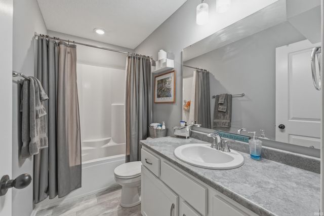 14490 Verona Lakes Passage, Fort Wayne, IN 46814