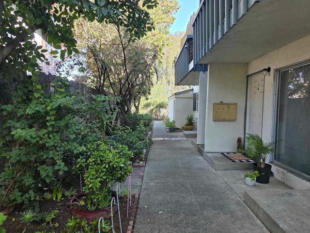 235 Arana Dr, Martinez, CA 94553