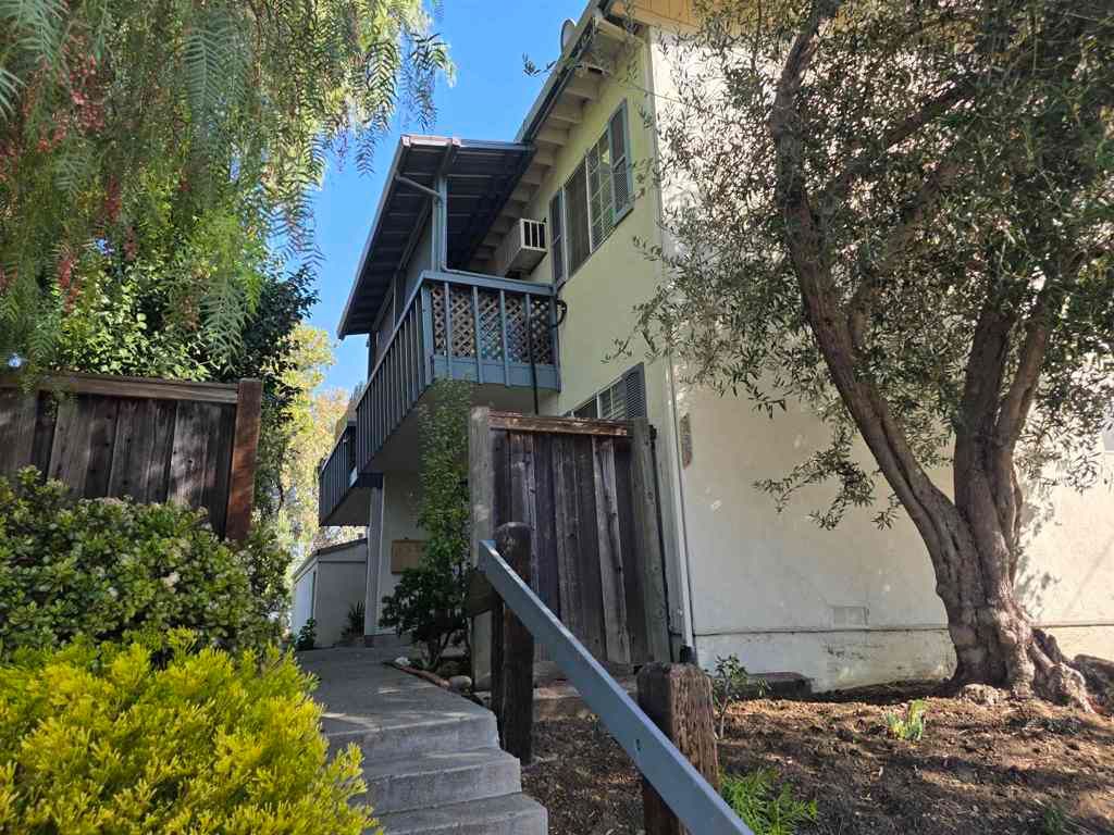235 Arana Dr, Martinez, CA 94553