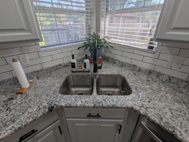 1035 N Colbert Street, Dayton, TX 77535