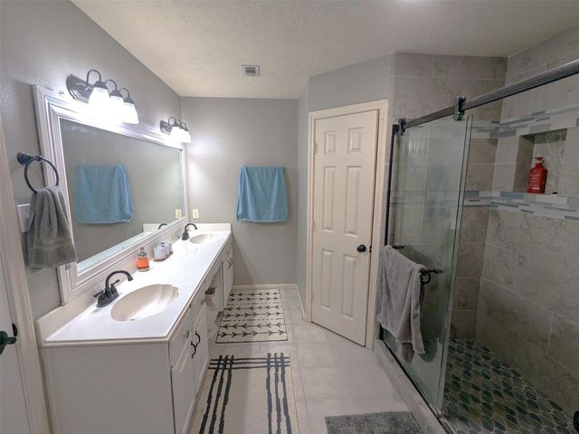 1035 N Colbert Street, Dayton, TX 77535