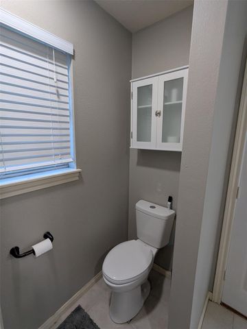 1035 N Colbert Street, Dayton, TX 77535