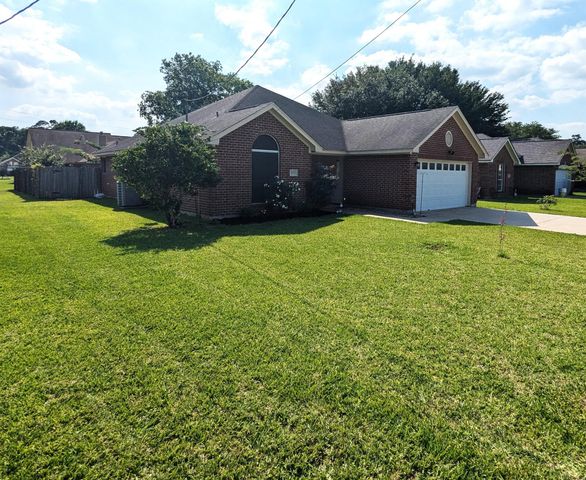 1035 N Colbert Street, Dayton, TX 77535