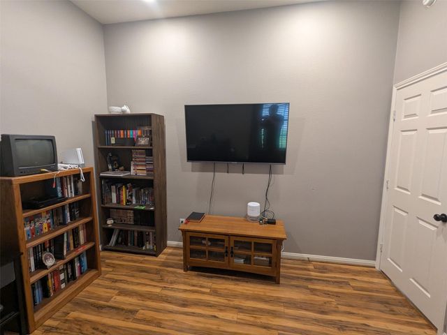 1035 N Colbert Street, Dayton, TX 77535