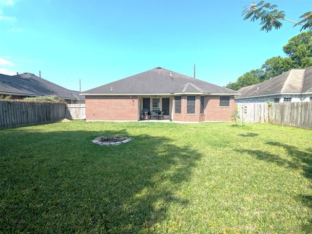 1035 N Colbert Street, Dayton, TX 77535