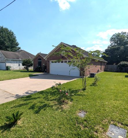 1035 N Colbert Street, Dayton, TX 77535