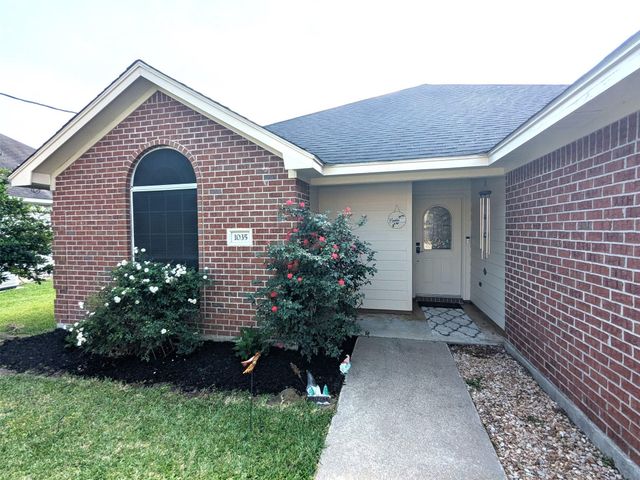 1035 N Colbert Street, Dayton, TX 77535