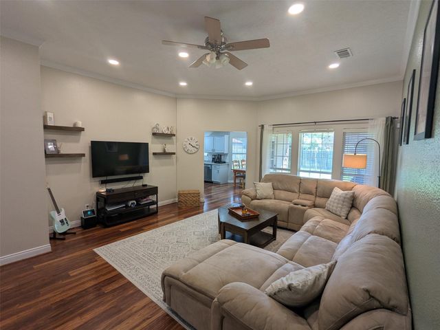 1035 N Colbert Street, Dayton, TX 77535