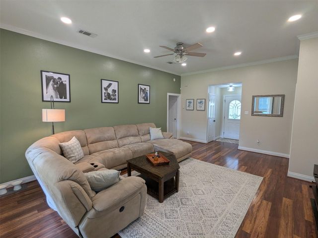 1035 N Colbert Street, Dayton, TX 77535
