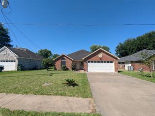 1035 N Colbert Street, Dayton, TX 77535