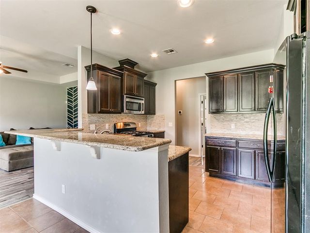186 Oakridge Drive, Choctaw, OK 73020