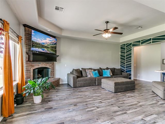 186 Oakridge Drive, Choctaw, OK 73020