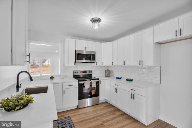 20 PARKHILL LN, Sicklerville, NJ 08081