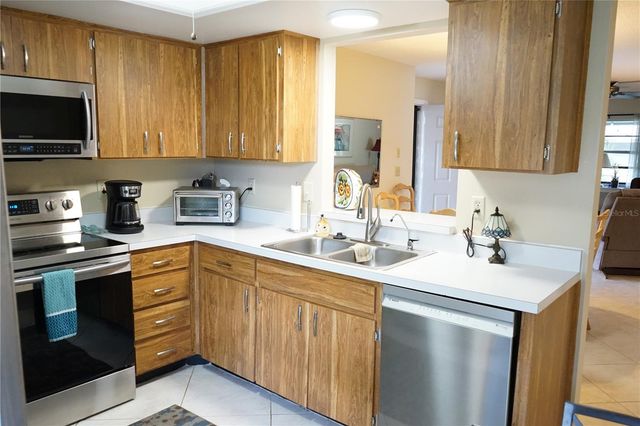 2102 HEREFORD DRIVE 513, Sun City Center, FL 33573