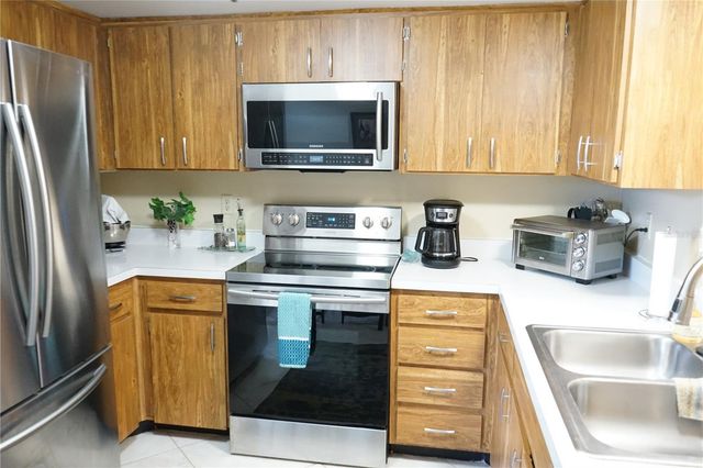 2102 HEREFORD DRIVE 513, Sun City Center, FL 33573