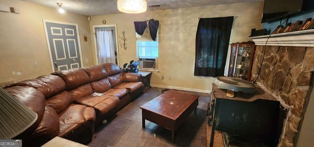 4398 Ridge Court, Loganville, GA 30052