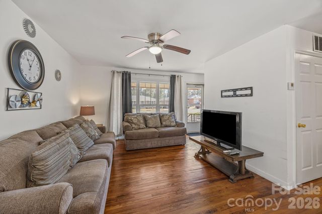 532 Blendwood Drive, Charlotte, NC 28215