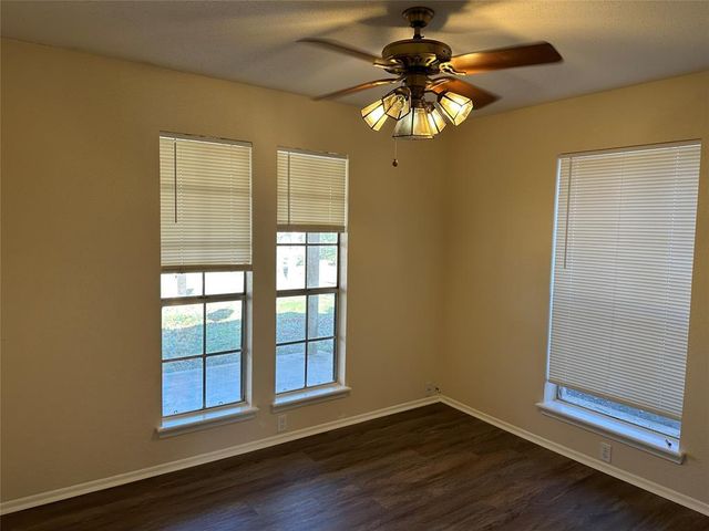 1047 Private Road 3022, Elgin, TX 78621