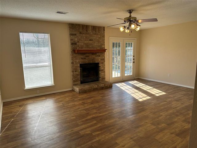 1047 Private Road 3022, Elgin, TX 78621