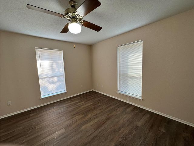 1047 Private Road 3022, Elgin, TX 78621