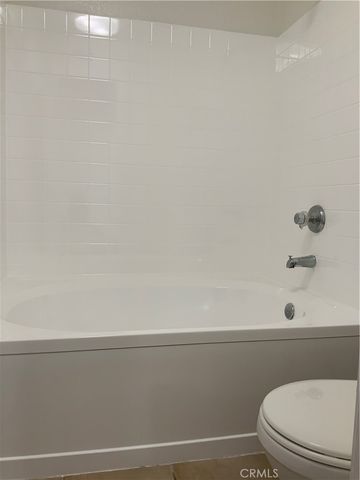 2040 Las Colinas Circle 305, Corona, CA 92879