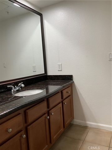 2040 Las Colinas Circle 305, Corona, CA 92879