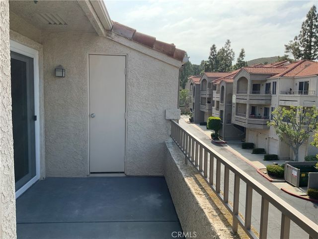 2040 Las Colinas Circle 305, Corona, CA 92879