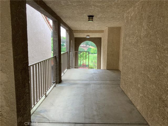 2040 Las Colinas Circle 305, Corona, CA 92879