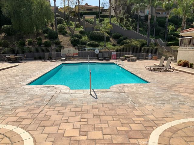 2040 Las Colinas Circle 305, Corona, CA 92879