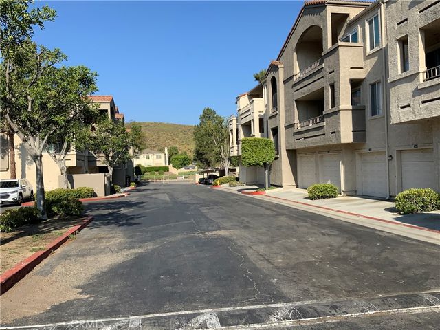 2040 Las Colinas Circle 305, Corona, CA 92879