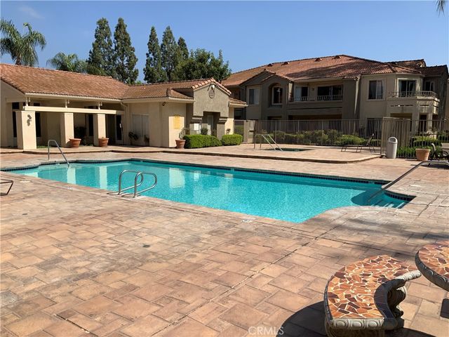 2040 Las Colinas Circle 305, Corona, CA 92879