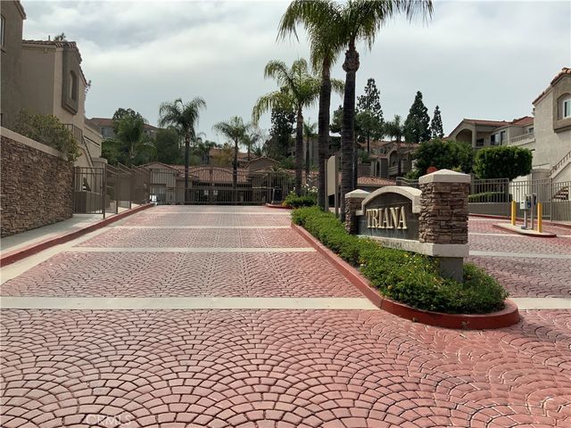 2040 Las Colinas Circle 305, Corona, CA 92879