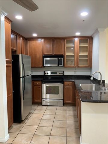 2040 Las Colinas Circle 305, Corona, CA 92879