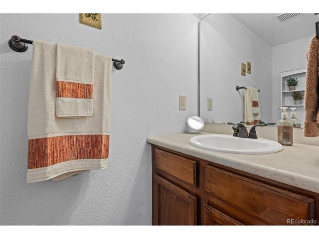 4020 E 94th Ave B, Thornton, CO 80229