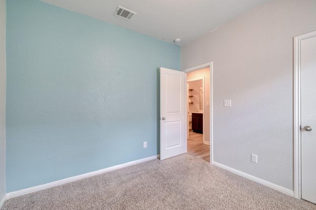 200 Waterway Ave, Hutto, TX 78634