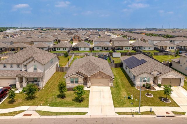 200 Waterway Ave, Hutto, TX 78634