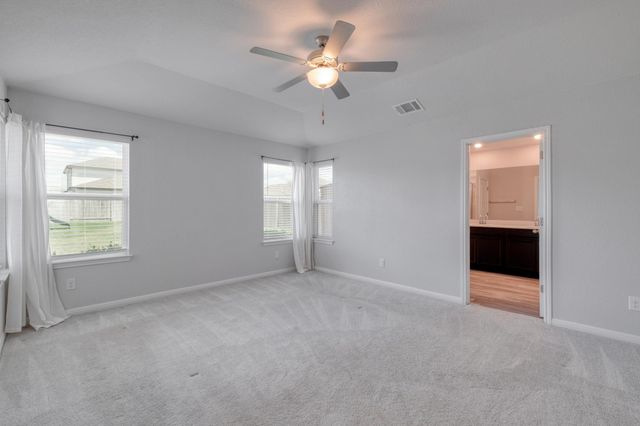 200 Waterway Ave, Hutto, TX 78634