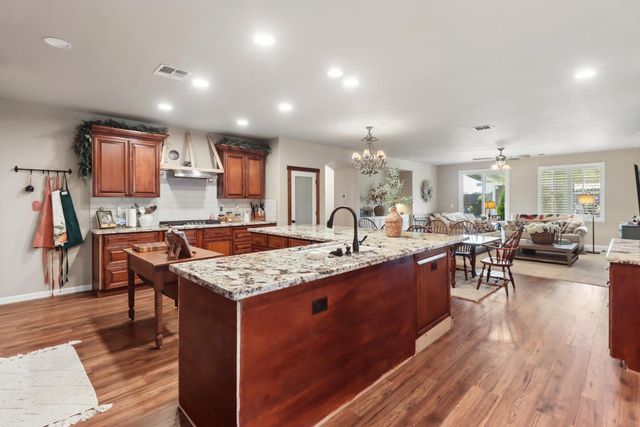 1368 Turnbridge Way, Plumas Lake, CA 95961