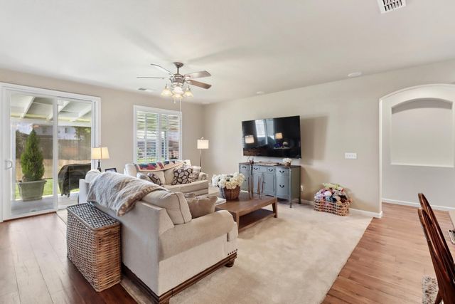 1368 Turnbridge Way, Plumas Lake, CA 95961