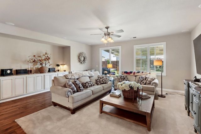 1368 Turnbridge Way, Plumas Lake, CA 95961