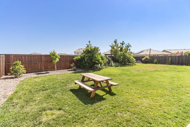 1368 Turnbridge Way, Plumas Lake, CA 95961