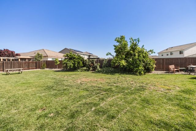 1368 Turnbridge Way, Plumas Lake, CA 95961